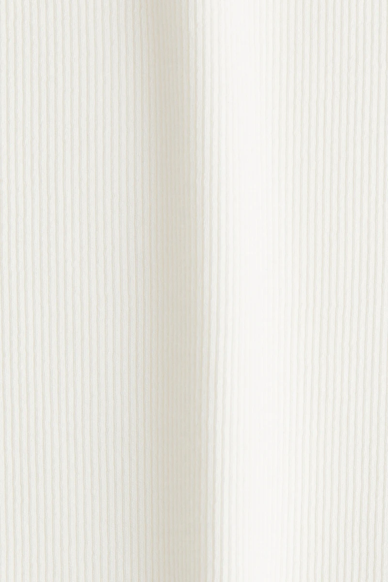 Haut côtelé avec encolure bateau