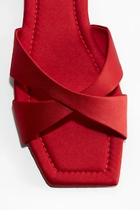 Sandales à brides croisées