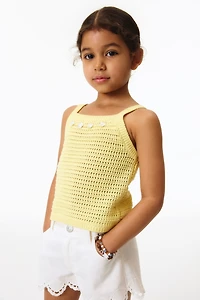 Haut ornementé en tricot