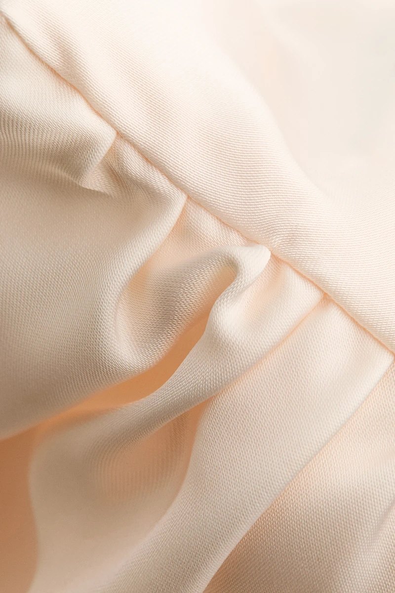 Blouse en satin avec détail à nouer