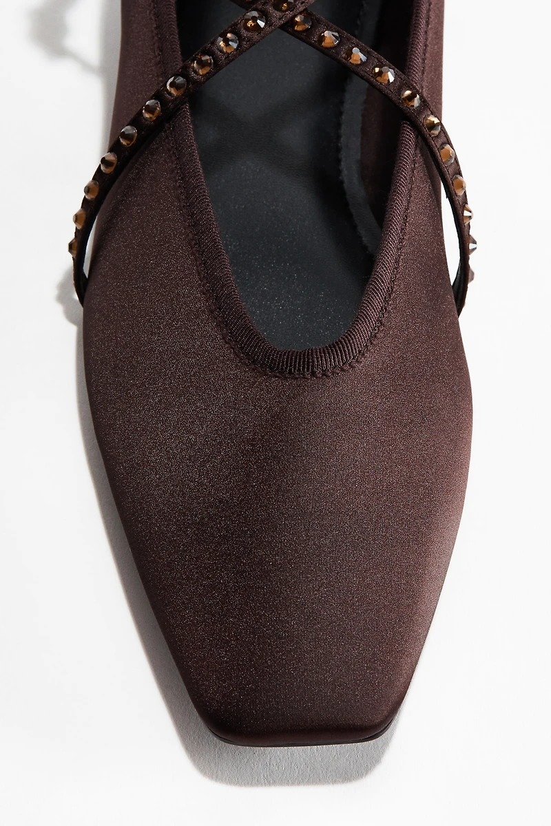 Square-toe ballet flats
