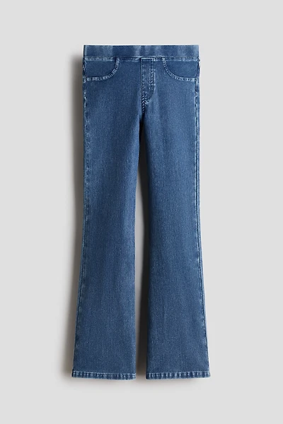 Jegging évasé à l'aspect denim