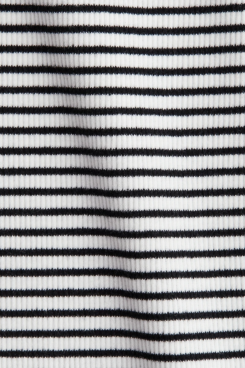 Haut côtelé avec encolure bateau