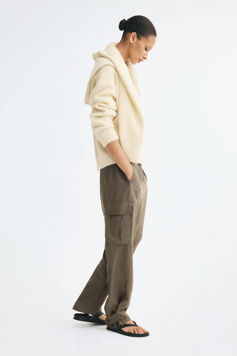 Barrel-Leg Cargo Pants