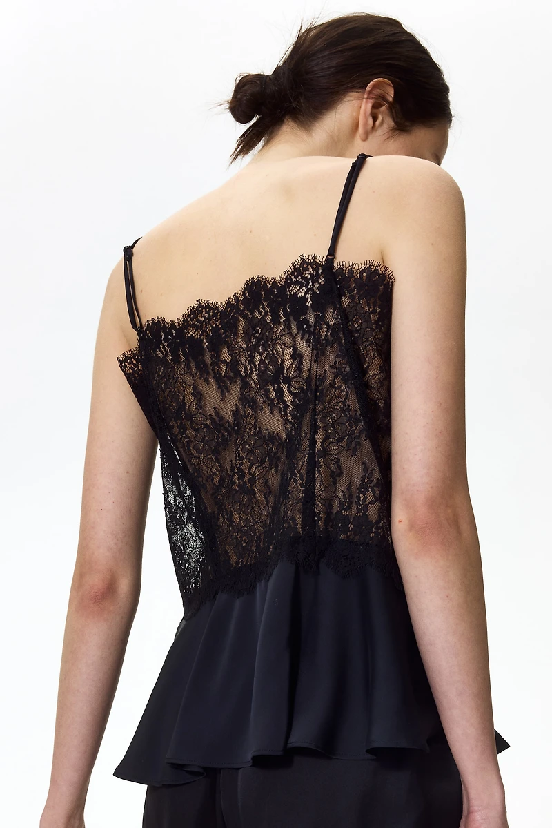 Haut en dentelle avec bretelles fines