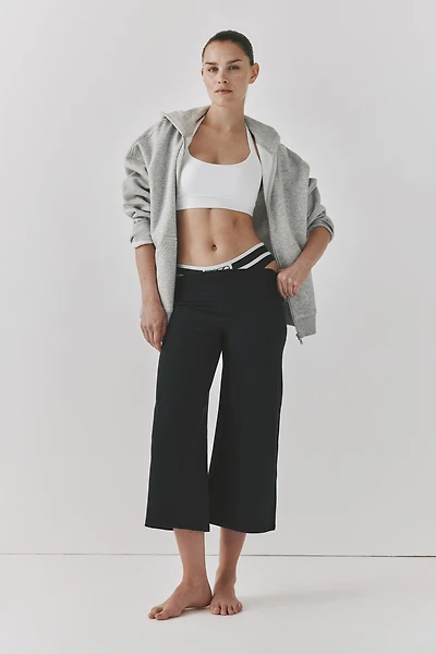 Wide-Leg Capri Sports Leggings with SoftMove™
