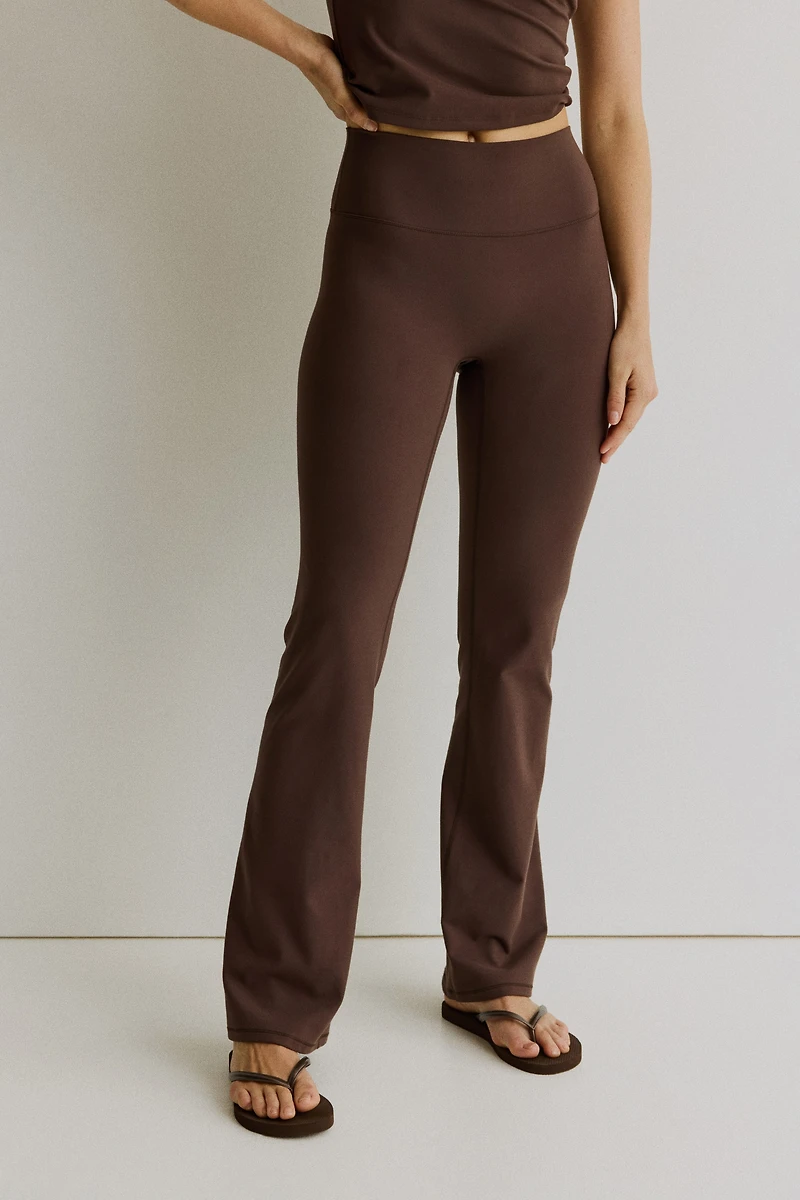 Flared Yoga Leggings with SoftMove™