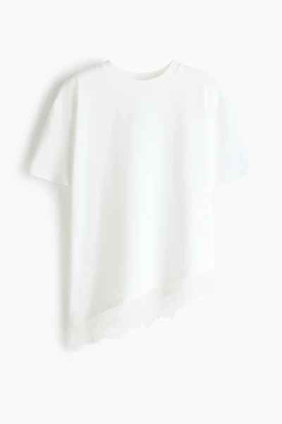 T-shirt asymétrique avec dentelle