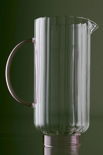 Carafe en verre rainuré