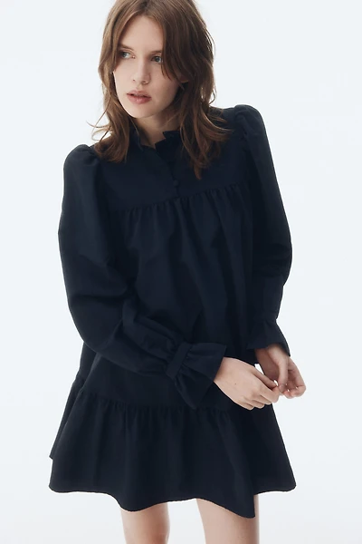 Dress with Ruffle Collar