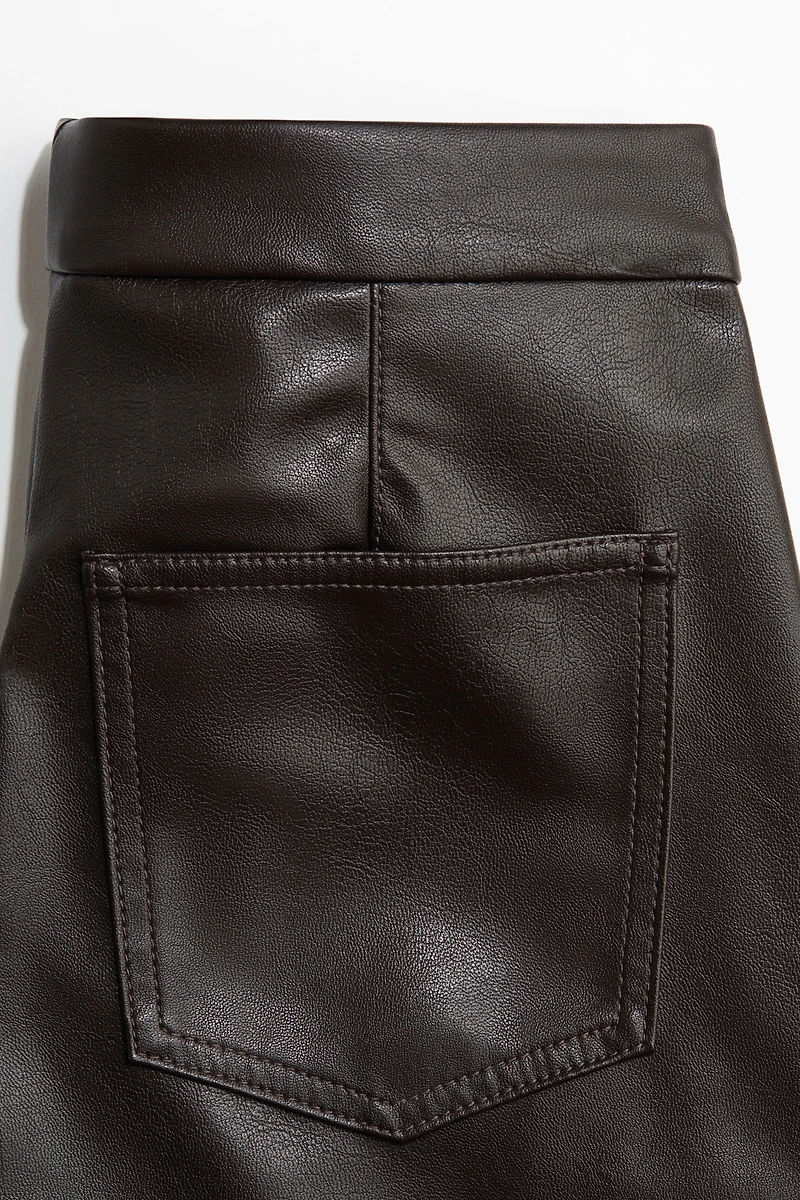 Pantalon coupe bottillon en tissu enduit