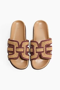 Sandales en paille tressée
