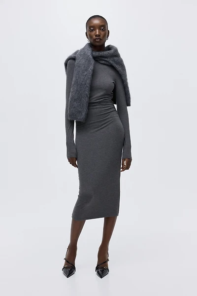 Robe moulante à effet drapé