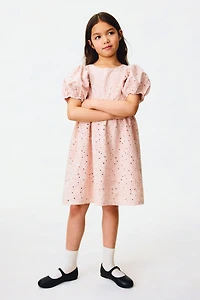 Robe en coton avec broderie anglaise