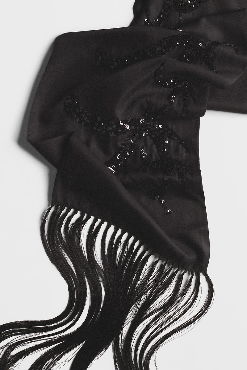 Écharpe ornementée en satin