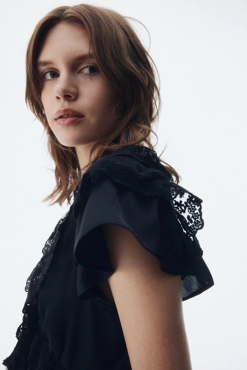 Blouse volantée en satin