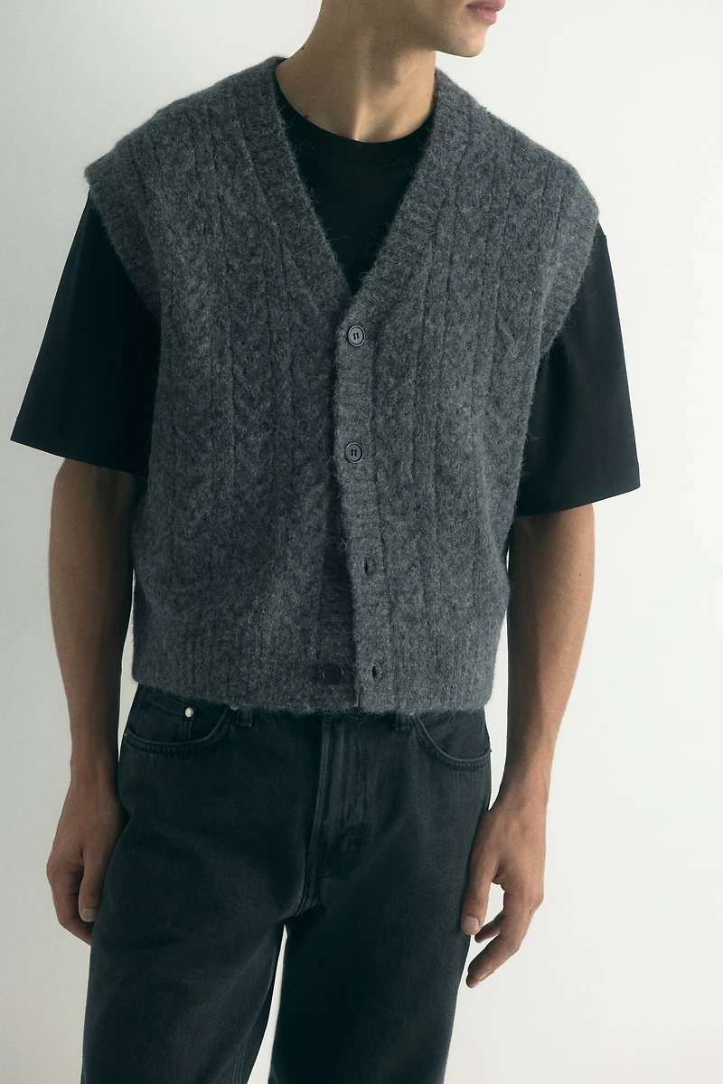 Loose-Fit Cable-Knit Sweater Vest
