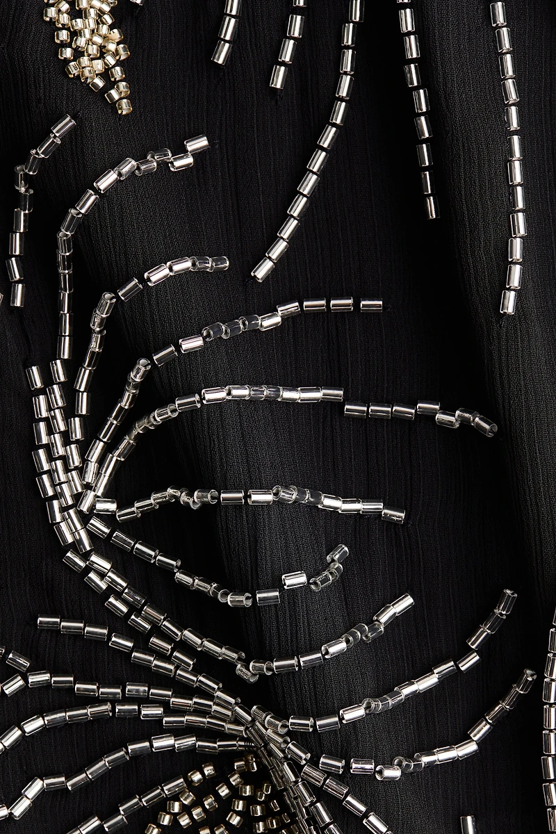 Robe ornée à dos dénudé