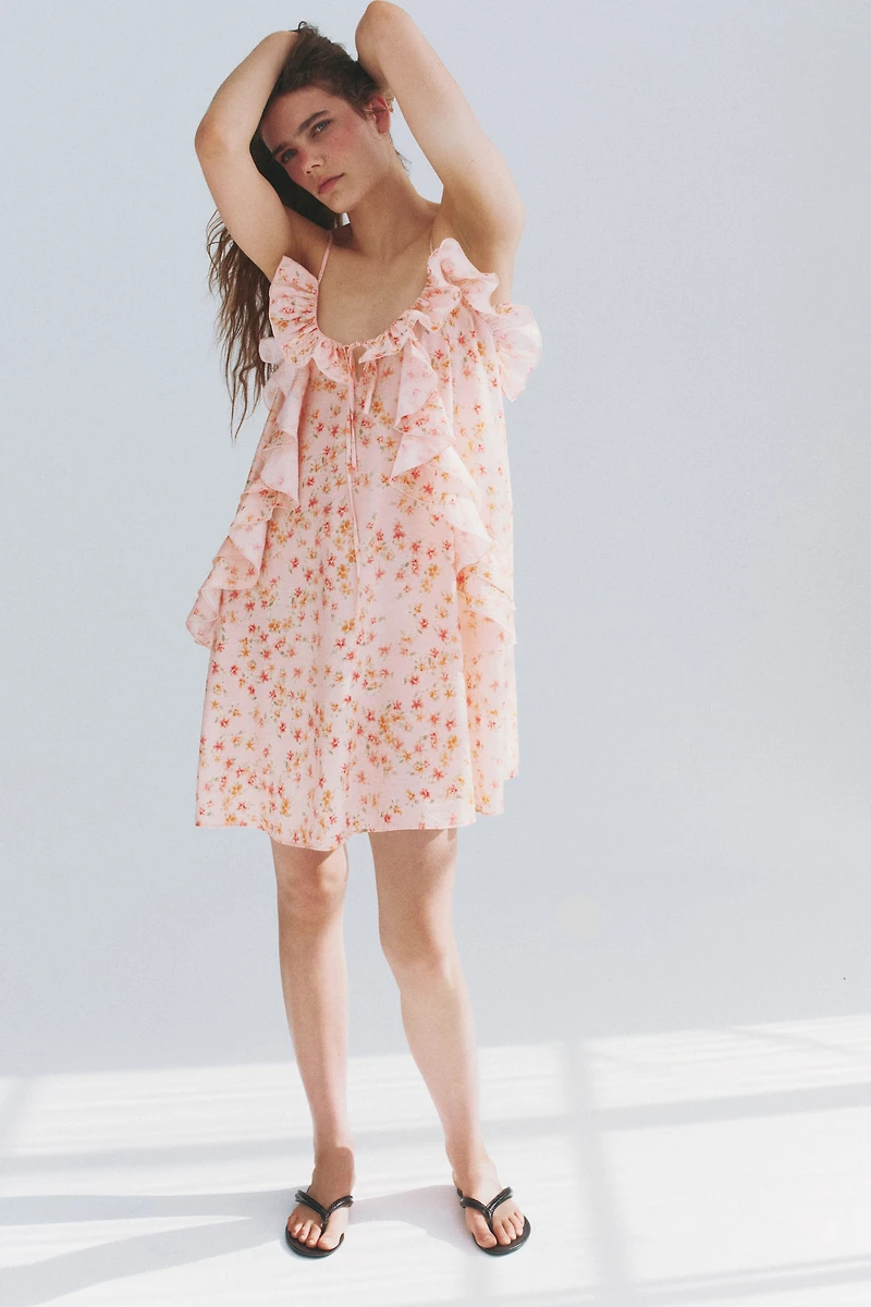 Robe volantée à bretelles fines