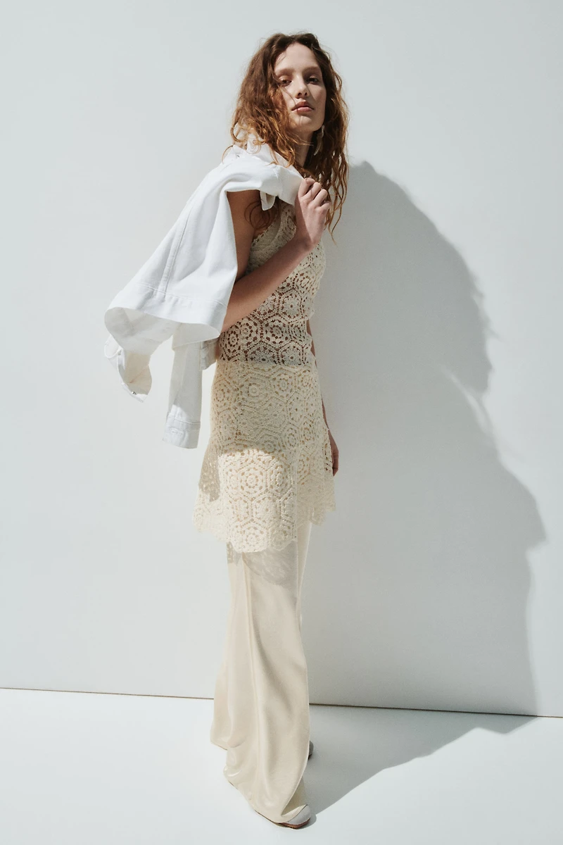 Robe sans manches à l’aspect crochet