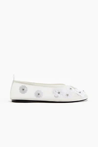 Ballerines en filet avec appliqués