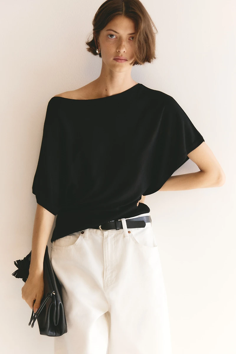 Batwing-Sleeved Fine-Knit Top