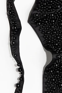 Foulard en satin orné de perles fantaisie
