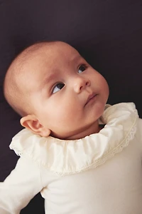 Maillot à col volanté