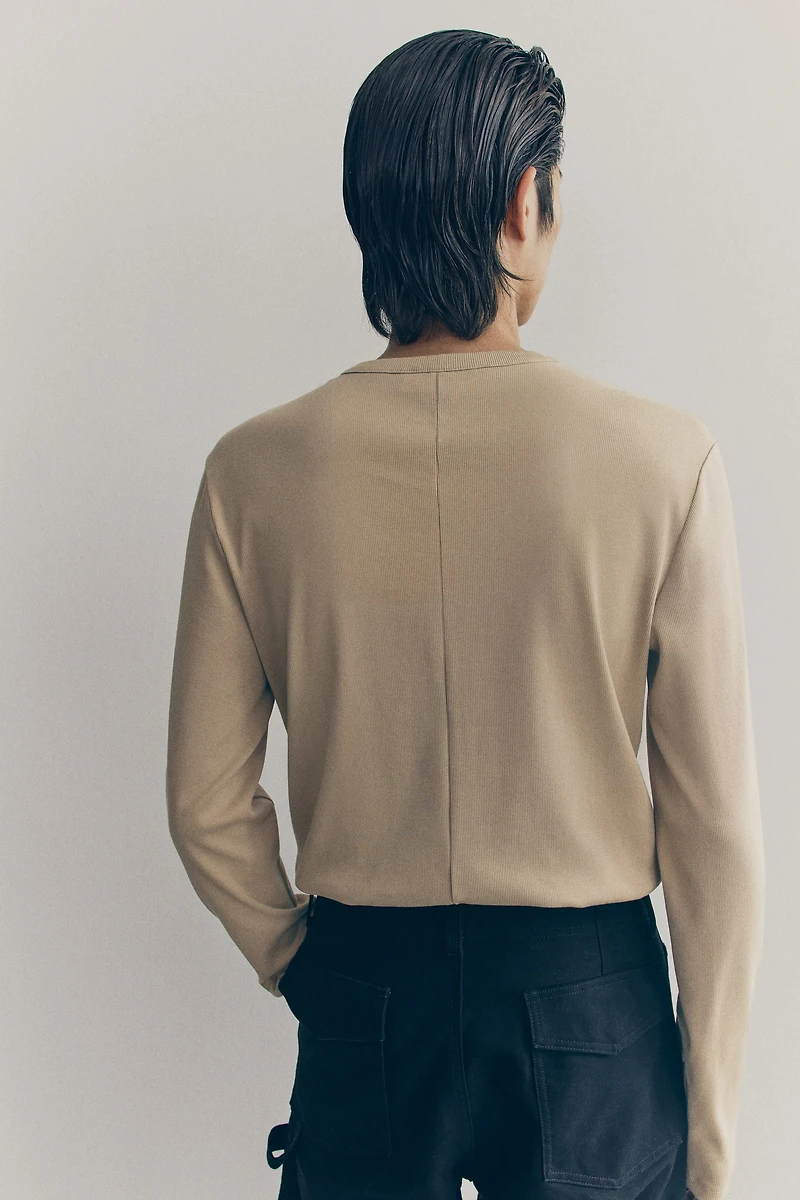 T-shirt à encolure boutonnée en coton côtelé