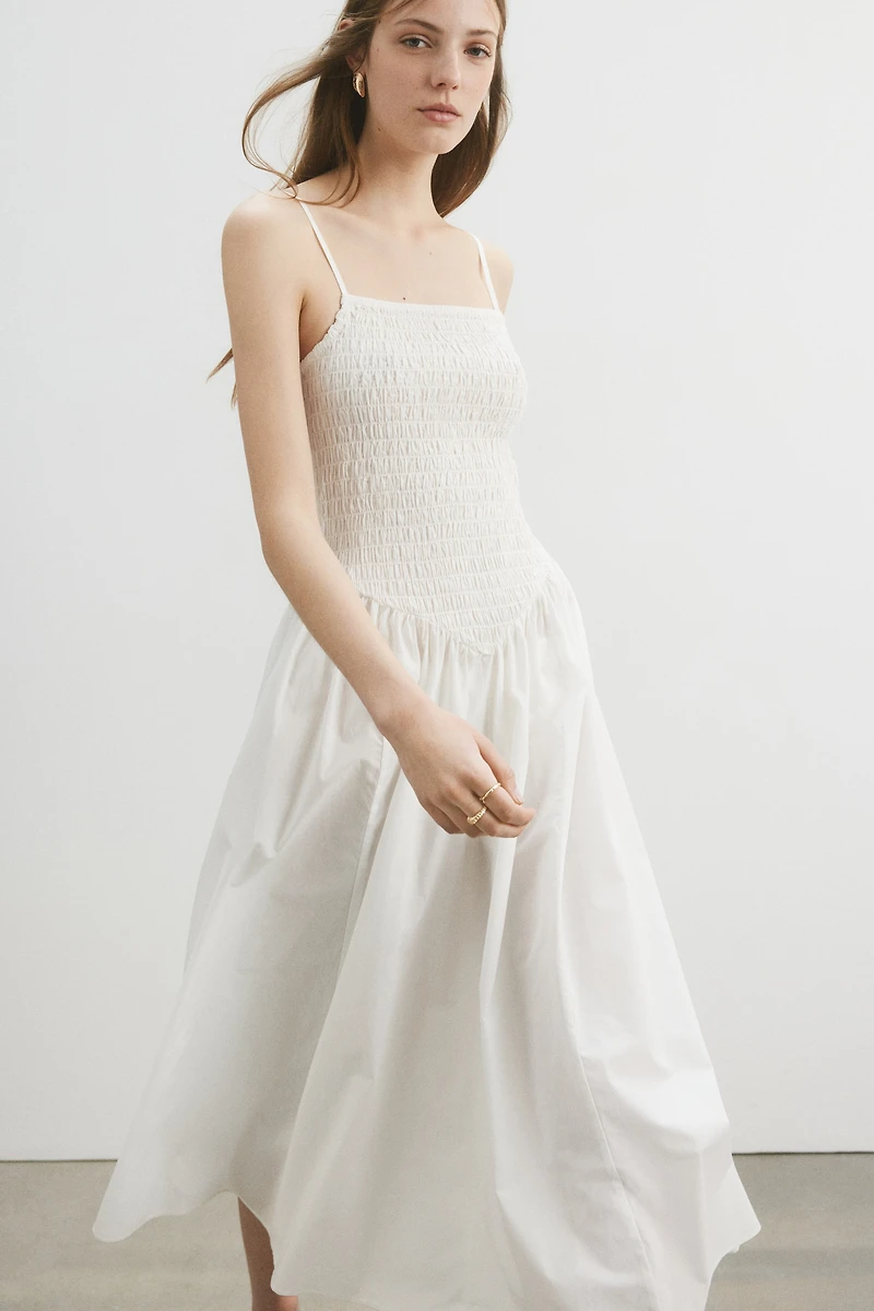 Robe smockée avec jupe évasée