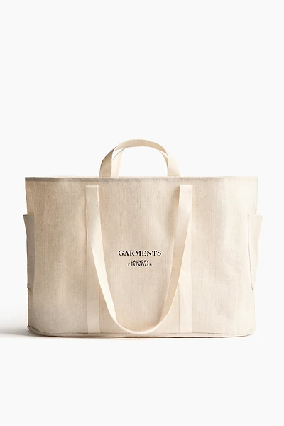 Bac à linge avec texte