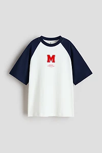 T-shirt raglan avec motif imprimé
