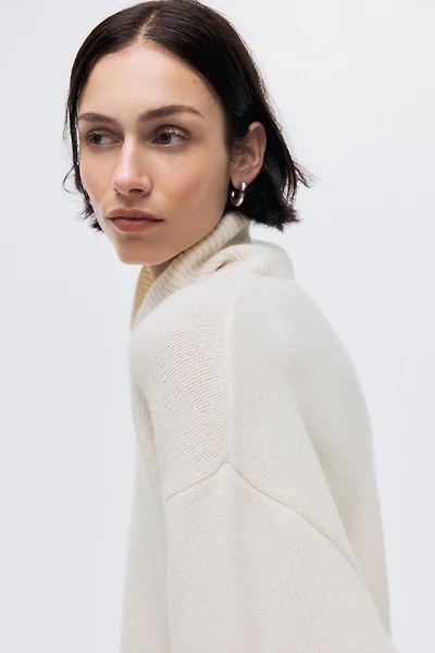 Chandail col roulé en cachemire mélangé