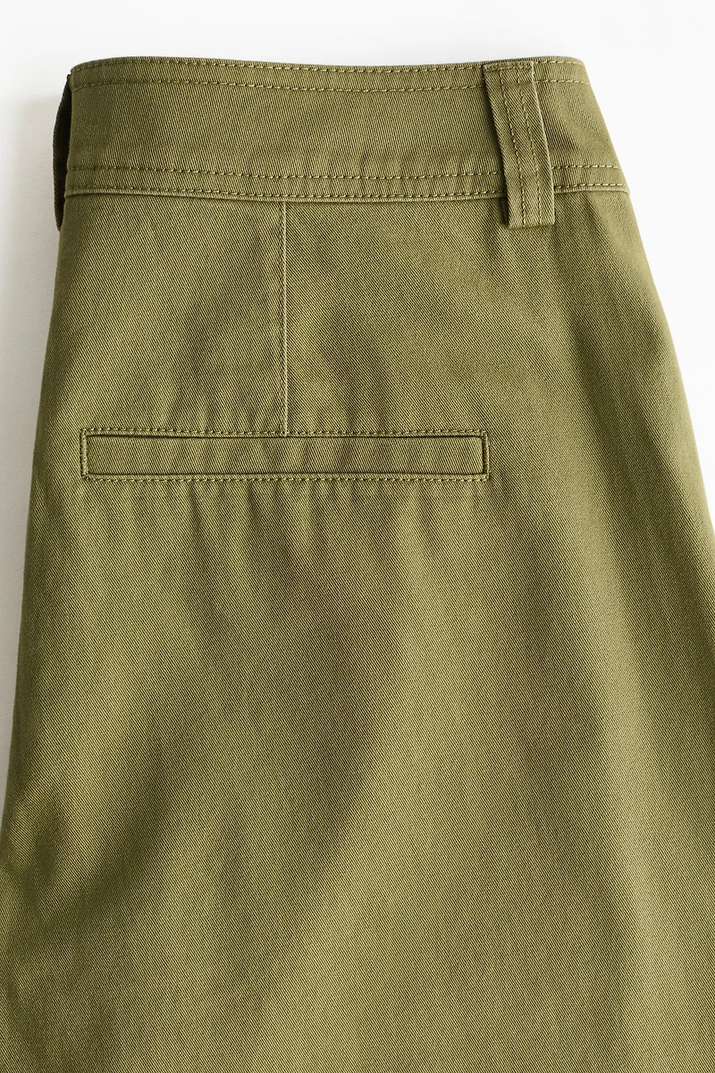 Barrel-Leg Cargo Pants