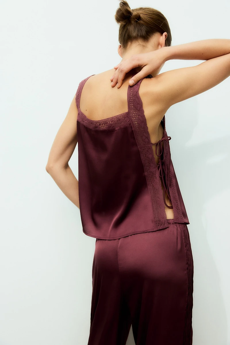 Pyjama en satin avec plis nervure