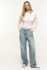 Straight Leg High Waist Jeans