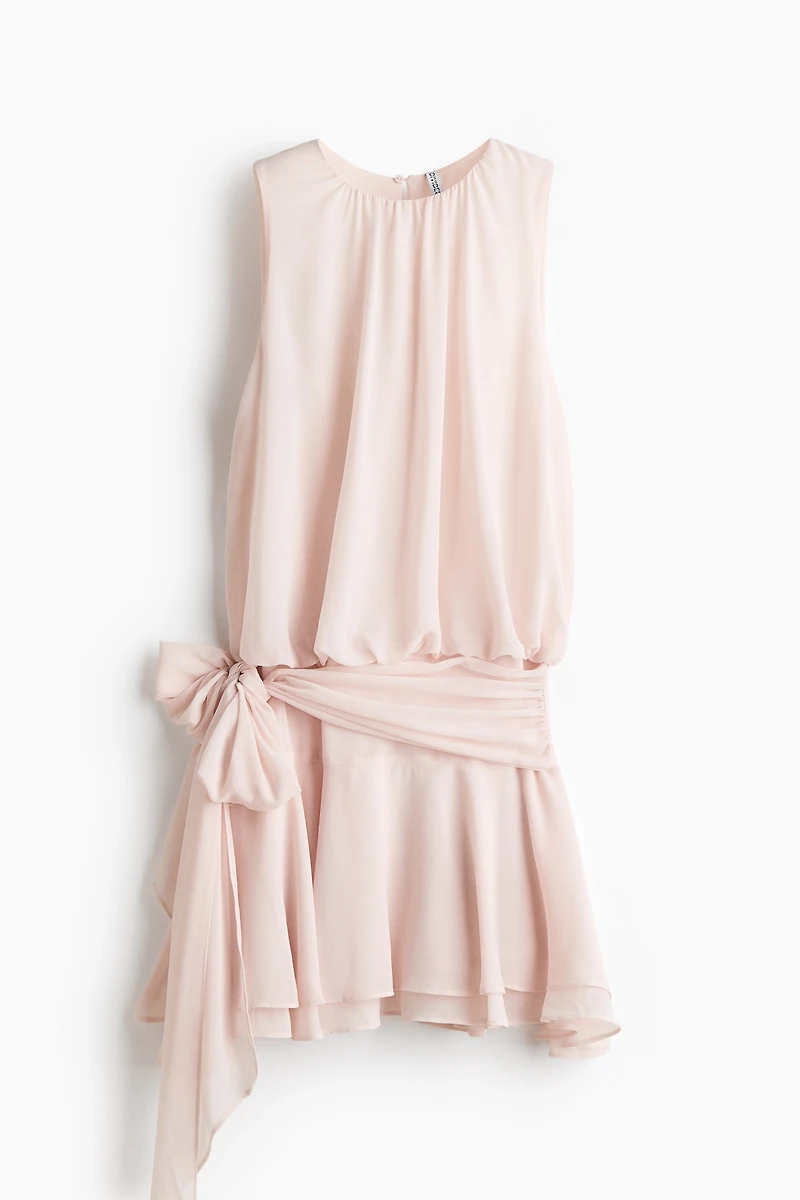 Robe en mousseline avec détail à nouer