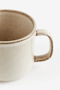 Tasse en grès cérame avec glaçure réactive