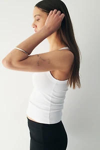 Camisole côtelé rafraîchissante près du corps