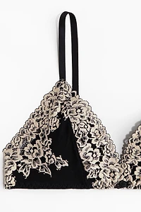 Soutien-gorge souple et paddé en dentelle