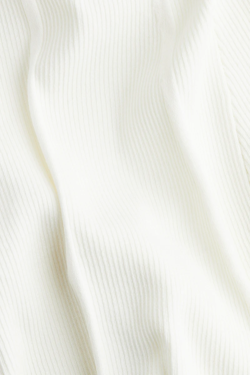 Robe en tricot côtelé avec jupe évasée
