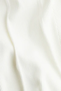 Robe en tricot côtelé avec jupe évasée