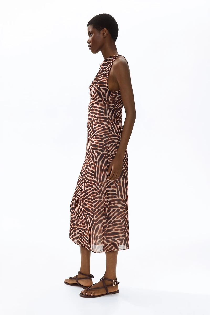 Robe sans manches avec encolure bénitier