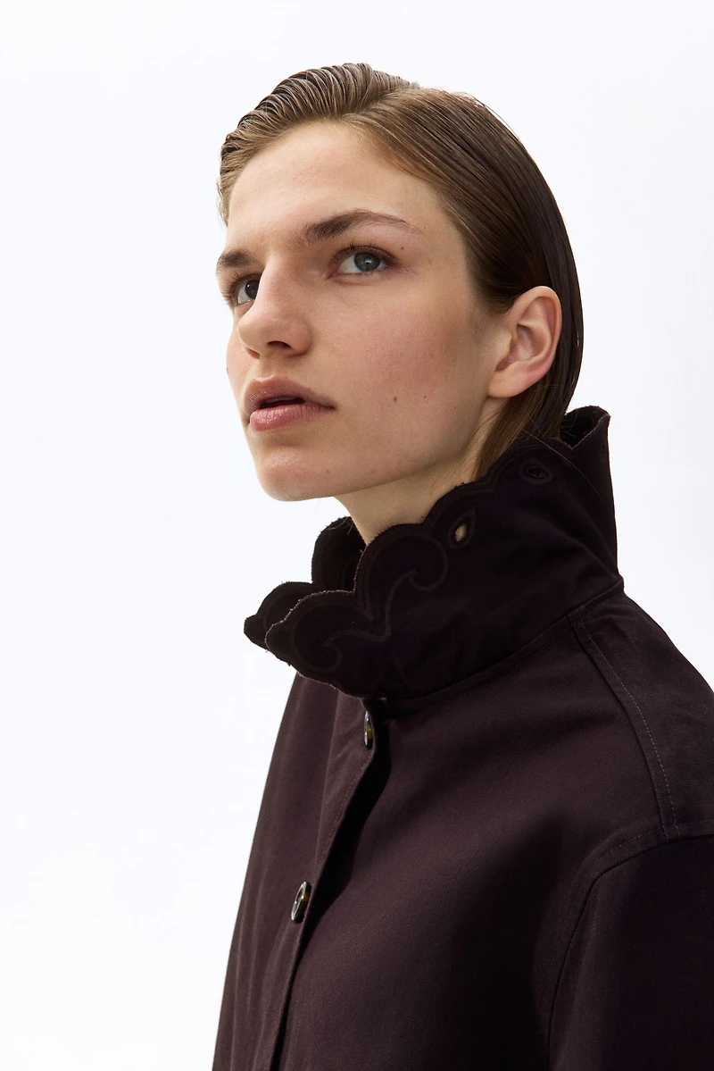 Veste en sergé avec broderie anglaise