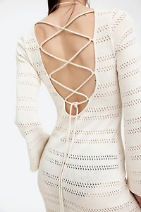 Robe en tricot ajouré avec laçage