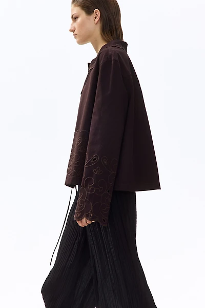 Veste en sergé avec broderie anglaise