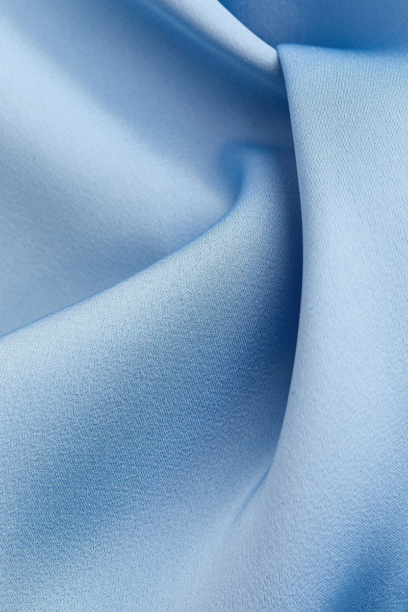 Robe à encolure bénitier