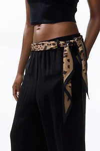 Pantalon en lin mélangé avec foulard