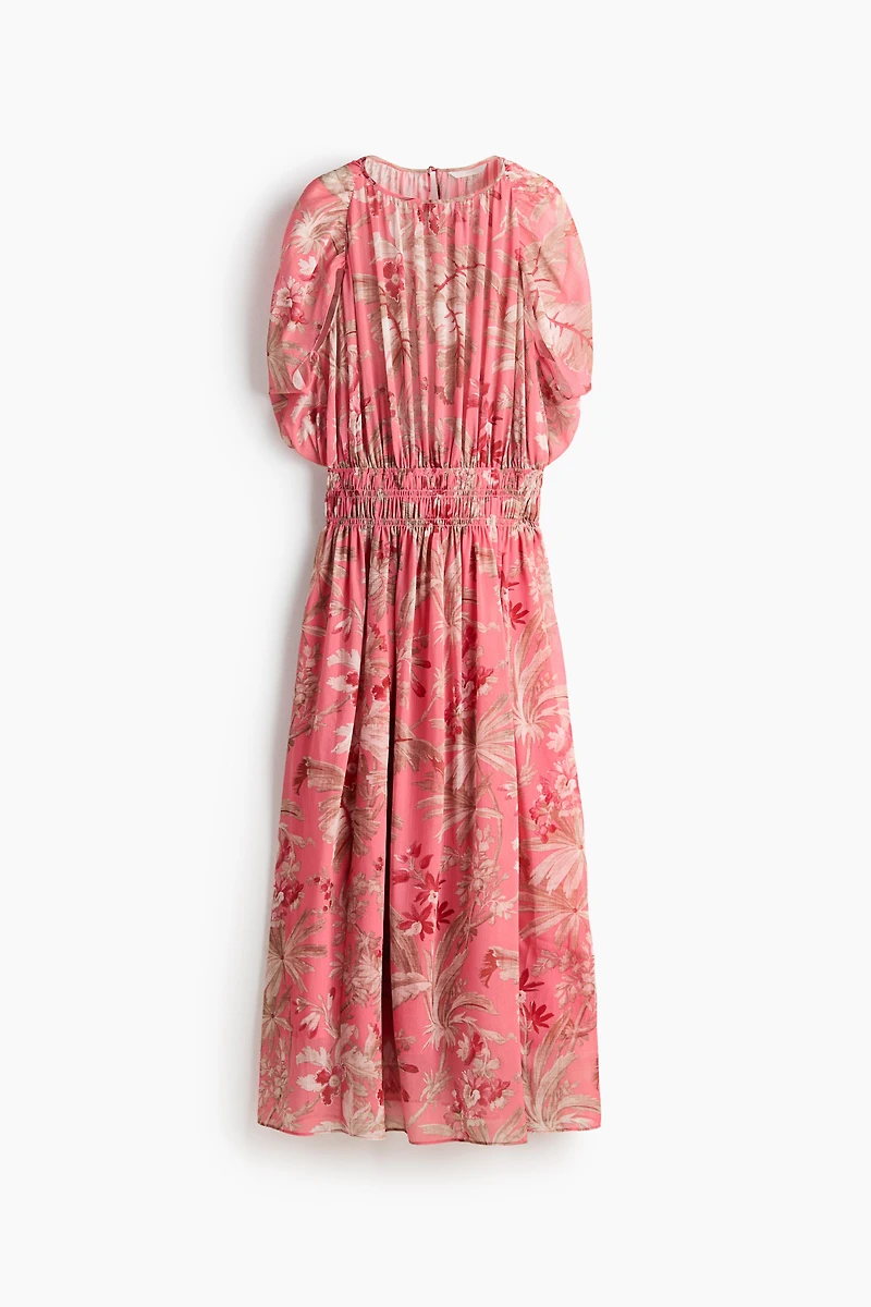 Robe en mousseline à manches cape