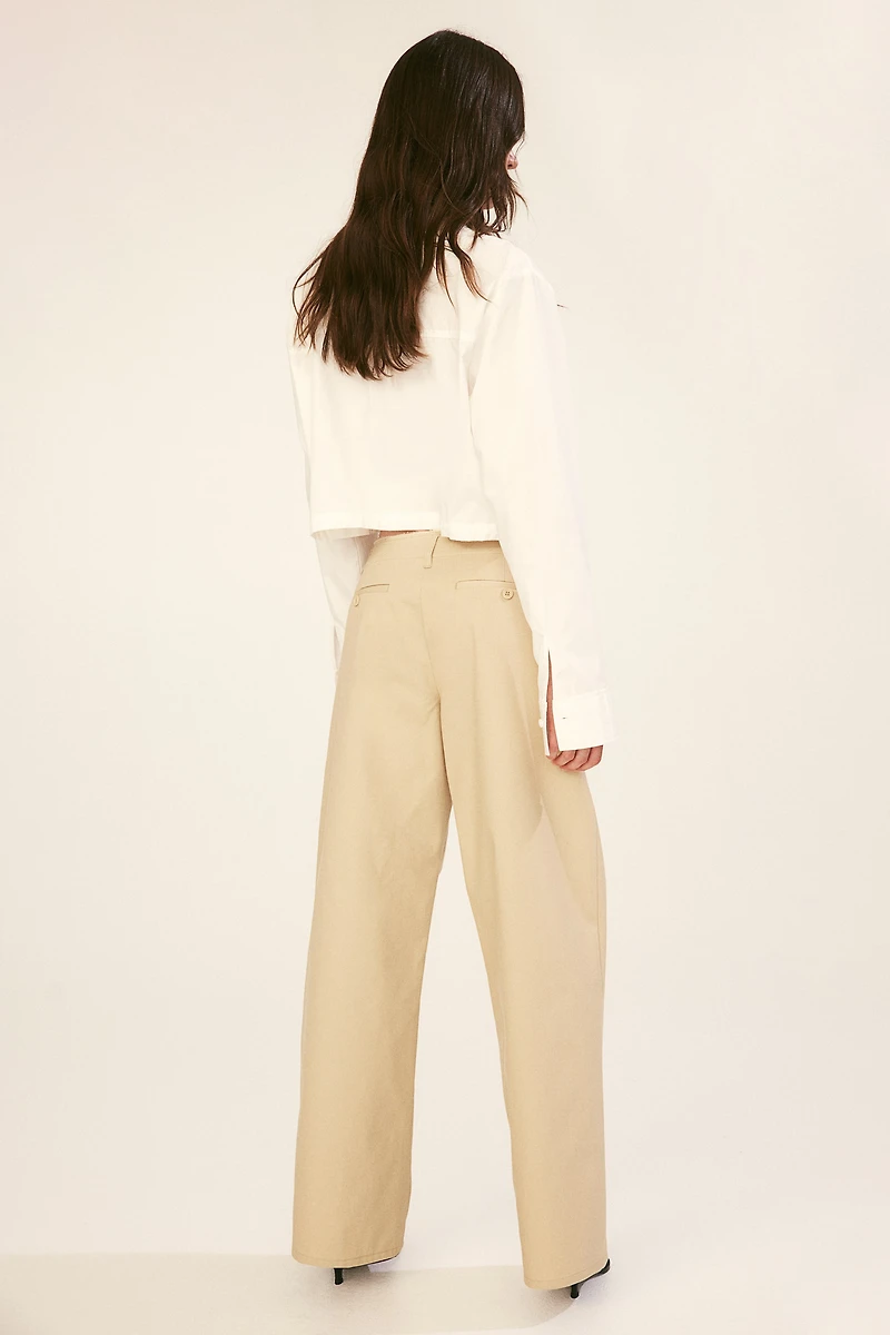 Pantalon coutil en sergé avec bord coupé
